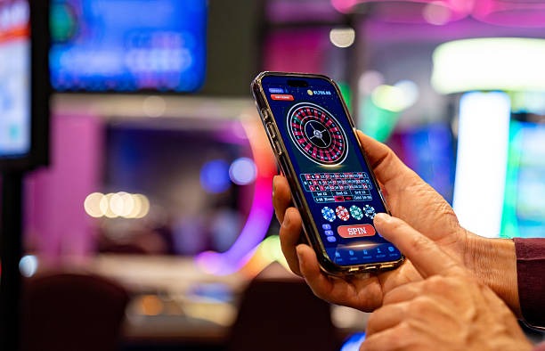 European Roulette wheel layout and betting table on flyingslot